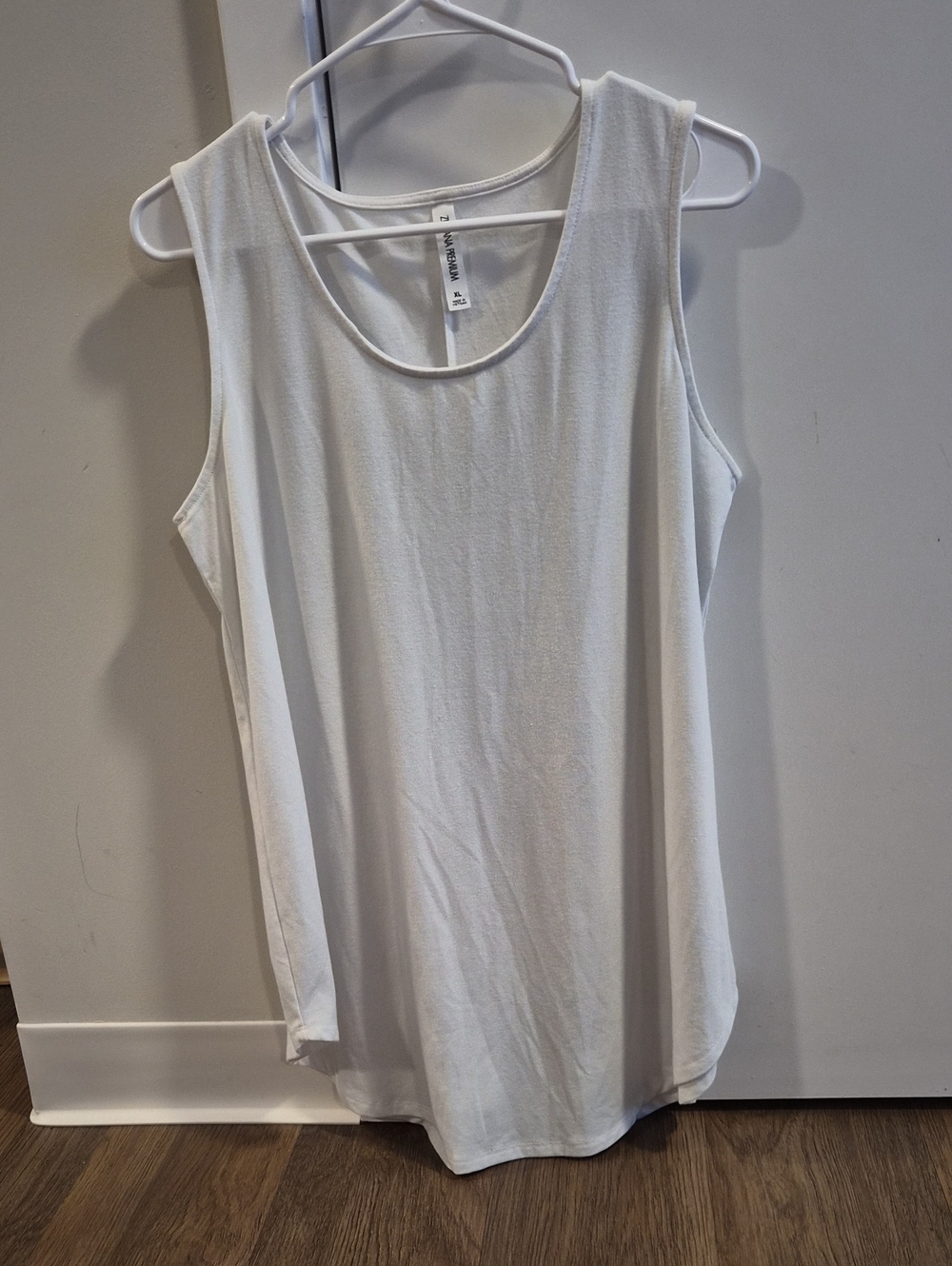 Zenana Outfitters White Scoop Neck Sleeveless Tank